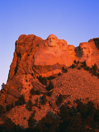 Mount Rushmore Memorial at Dusk