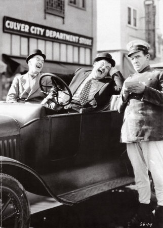 Laurel and Hardy in Leave 