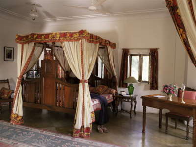 Reproduction Colonial Style Four Poster Bed and Block Printed Fabrics in Guest Bedroom