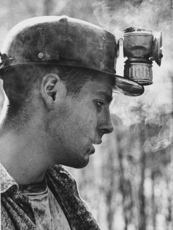 18 Year Old Coal Miner Ray Martin Near Islom, Kentucky
