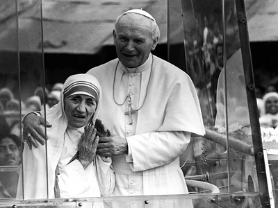 Buy Pope John Paul II Holds His Arm Around Mother Teresa at AllPosters.com