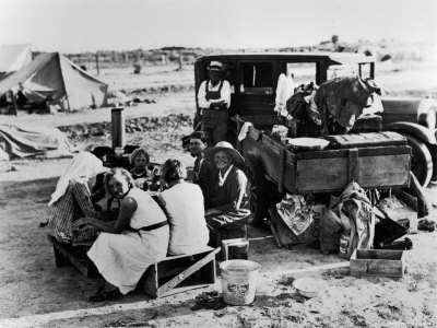 Suppertime for Oklahoma Family Follow Crops from California to Washington during the Depression