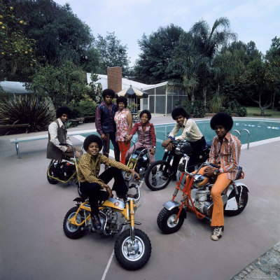 Pop Group Jackson Five: Jackie, Parents Joe and Katherine, Marlon, Tito, Jermaine and Michael