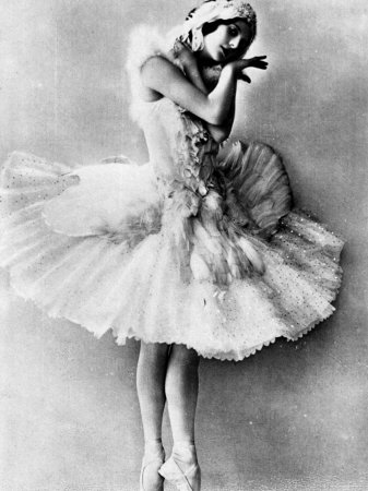 Mounted Original Postcard Portrait of Celebrated Russian Ballerina Anna Pavlova in Full Costume