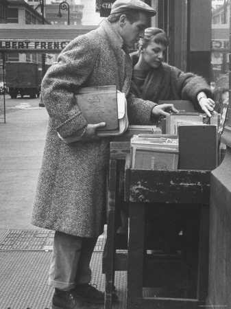 Paul Newman Shopping with His Wife, Joanne Woodward