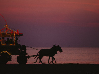 A Horse-Drawn Carriage Rolls Along Jeddahs Waterfront at Sunset