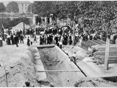 With the German Invaders Less Than 50 Kilometres from Paris the City Prepares for Attack