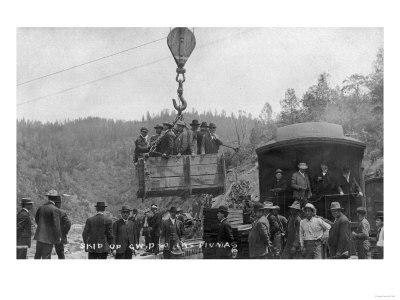 WP RR Workers Lifted by Crane - Las Piumas, CA