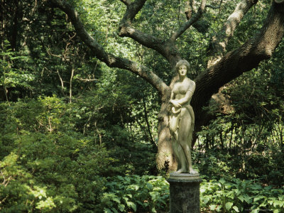 Buy Statue of Virginia Dare at the Elizabethan Gardens at AllPosters.com