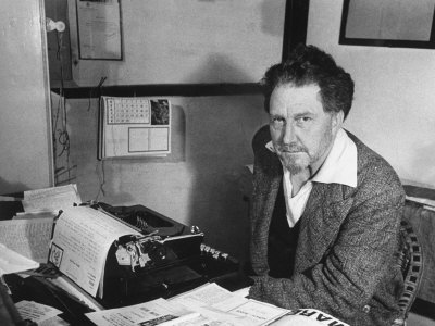 Ezra Pound, Composing Pro Facism on Stationary with Mussolini