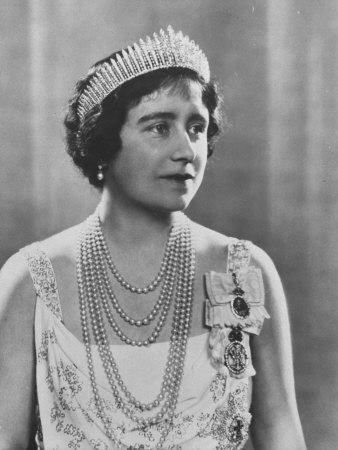 Inspirational Wall  on Queen Elizabeth Wearing Diamond Crown  Pearls And Royal Medals  George