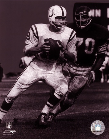 Johnny Unitas - Passing Action (B&W)