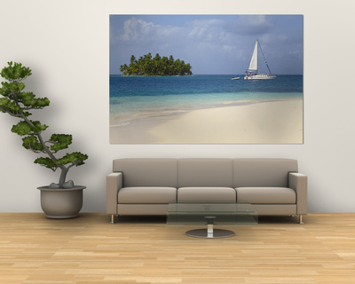 Panama, Comarca de Kuna Yala, San Blas Islands, Beach and Sailing Boat