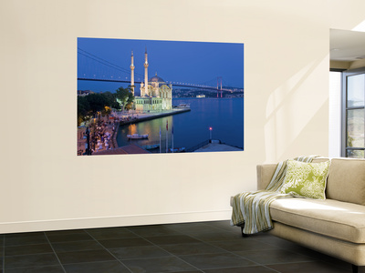 Bosphoros River Bridge and Ortakoy Camii Mosque, Ortakoy District, Istanbul, Turkey