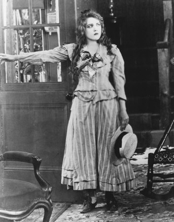 Mary Pickford April 8 1892 May 29 1979 was a motion picture star