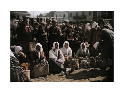 Weekday Market Sees Less Colorful Garb Worn by Peasant Vendors