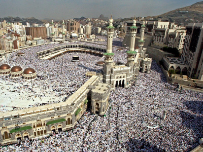 Hundreds of Thousands of Pilgrims Perform Friday Prayers at the Great Mosque in Mecca, Saudi Arabia