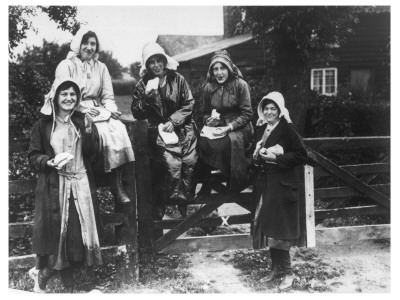 Women Working on the Land During World War One