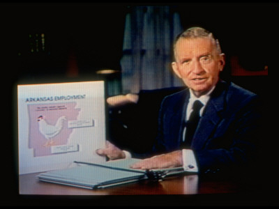 TX Magnate Ross Perot with AR State Employment Record Chart, Attacking Candidate Bill Clinton