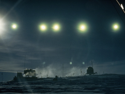 Buy At the South Pole, the Sun Moves in a Perfect Horizontal Line at AllPosters.com