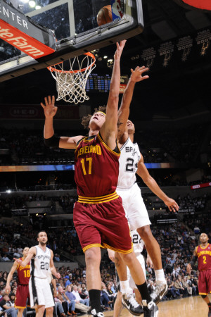 Cleveland Cavaliers  v San Antonio Spurs: Anderson Varejao and Richard Jefferson