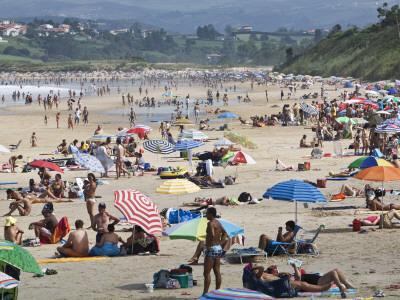 Oyambre Beach in High Season