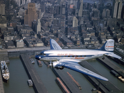 Buy A United Airlines Mainliner Flies Through the Air at AllPosters.com
