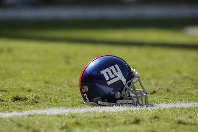 Giants Chiefs Football: Kansas City, MO - New York Giants Helmet Poster