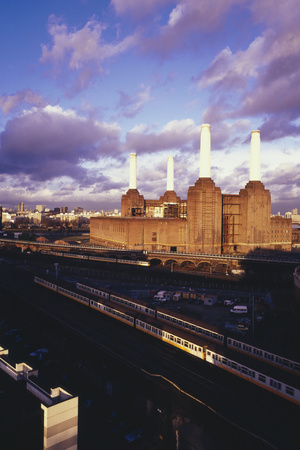 Looking north at the Battersea Power Station by Carlos Dominguez