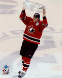 Joe Thornton with 2004 World Cup Trophy &copy;Photofile
