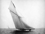 Yacht Columbia Sailing
