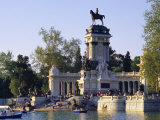 Lake and Monument at Park, Parque Del Buen Retiro (Parque Del Retiro), Retiro, Madrid, Spain