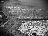 Crowds Thronging the Beach at Coney Island on the Fourth of July Fotografie-Druck