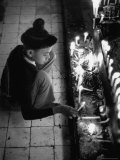 Devotees Make Light Offerings at Arakan Pagoda