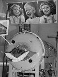 Woman Lying in Iron Lung During Treatment For Polio, Photos of Her Children Keep Her Smiling