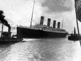 Buy Front Page of Daily Mirror, Five Days after Titanic Tragedy, April 15th, 1912 at AllPosters.com