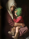 A Woman, 30, Clutches Her 3-Year-Old Daughter Sepgul