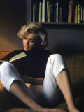Marilyn Monroe Reading at Home Premium Photographic Print
