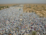 Thousands Kneel for Prayers