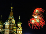 Moscow Commemorates the 61st Anniversary of the Defeat of Nazi Germany with Fireworks