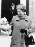 Hrh Queen Elizabeth II with Teddy Bear For Princess Beatrice June 1989