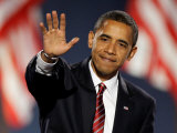 President-Elect Barack Obama Waves after Acceptance Speech, Nov 4, 2008 Photographic Print