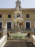 Statues and the Fontana Pretoria, Palermo, Sicily, Italy, Europe