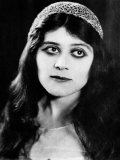 Buy Romeo and Juliet, Theda Bara, 1916 at AllPosters.com