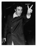 Lenny Bruce Social Critic and Comedian, Raising His Hand in V Sign, During His 1964 Obscenity Trial Premium Poster