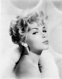 Stella Stevens