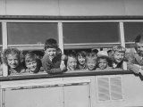 Packed School Bus in Detroit, First Graders Happily Stuck their Heads Out of its Windows