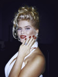 Model Anna Nicole Smith Showing Off Her Engagement Ring
