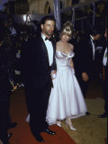 Actors Alec Baldwin and Kim Basinger at the Academy Awards