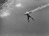 David Jansen in 5000-Ft. Parachute Jump into Atlantic Ocean